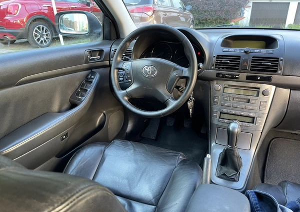 Toyota Avensis cena 7900 przebieg: 280000, rok produkcji 2005 z Świeradów-Zdrój małe 232